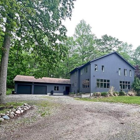 Secluded Farmhouse Retreat - Minutes From Mystic Villa Stonington Exterior photo