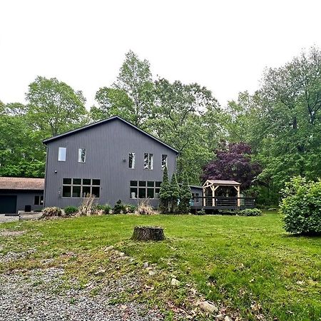 Secluded Farmhouse Retreat - Minutes From Mystic Villa Stonington Exterior photo