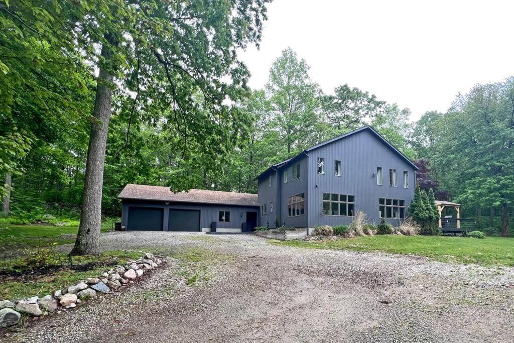 Secluded Farmhouse Retreat - Minutes From Mystic Villa Stonington Exterior photo