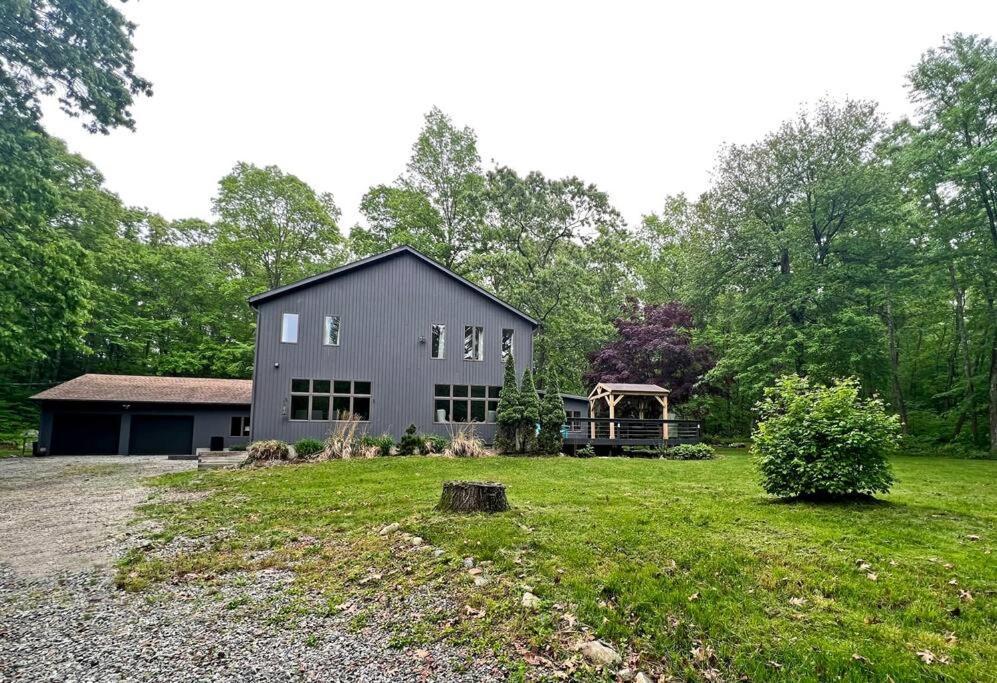 Secluded Farmhouse Retreat - Minutes From Mystic Villa Stonington Exterior photo